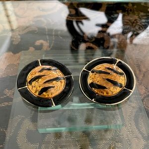 Vintage BLACK GOLD LUCITE SHINY art deco Clip EARRINGS for Dress Pants Shoes Top